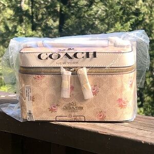 NWT COACH Cosmetic Case In Signature Canvas With Floral Print AUTHENTIC